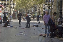 Hiện trường vụ đâm xe khủng bố kinh hoàng ở Barcelona