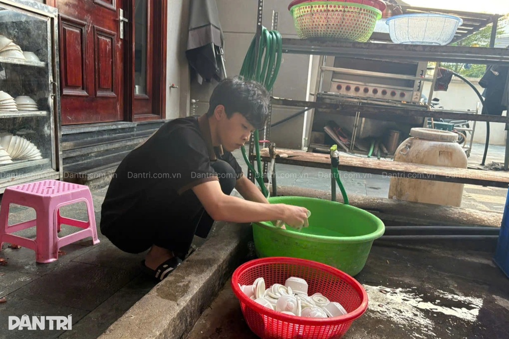 Gia cảnh quá éo le ngăn ước mơ giảng đường của chàng trai người Dao - 4 Gia cảnh quá éo le ngăn ước mơ giảng đường của chàng trai người Dao - 4