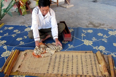Phát hiện 36 sắc phong tại nhà thờ họ Phan 