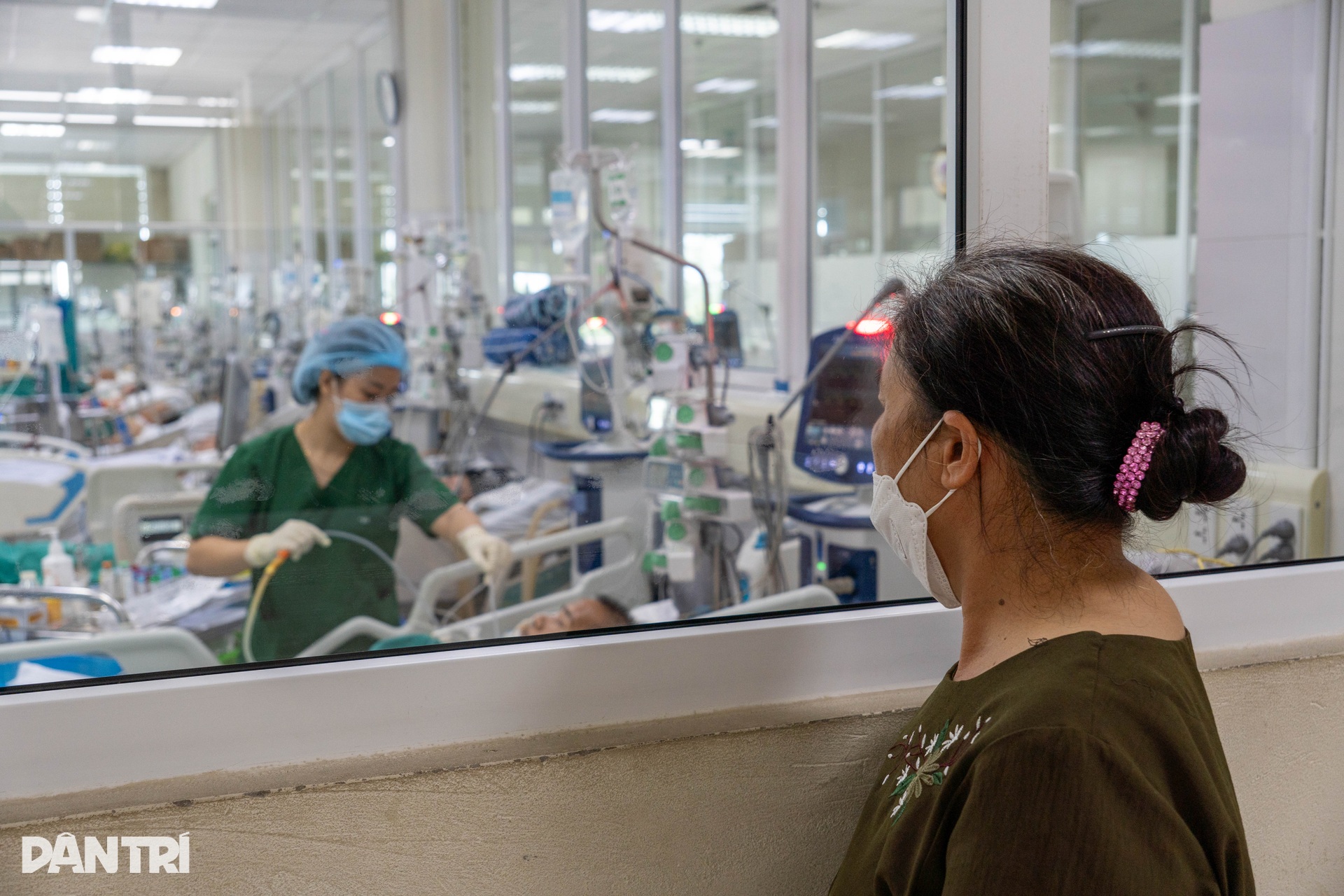 Tuyến cuối chữa sốt xuất huyết: Chạy đua cứu bệnh nhân cô đặc máu - 4 Tuyến cuối chữa sốt xuất huyết: Chạy đua cứu bệnh nhân cô đặc máu - 4