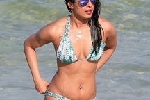 Ngắm thân hình đầy đặn của cựu hoa hậu thế giới