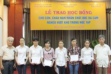 Tiếp sức đến học sinh, sinh viên nghèo hiếu học nhiễm chất độc da cam