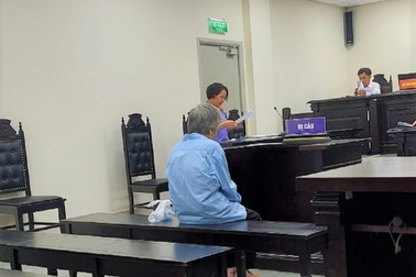 Bị mắng "cho tiền trai", bà lão lấy gậy gỗ đánh em dâu tử vong