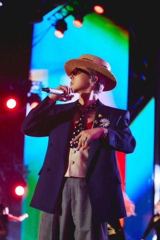 Biểu diễn tại Việt Nam, G-Dragon gây sốt khi đeo trang sức hơn 10 tỷ đồng - 11