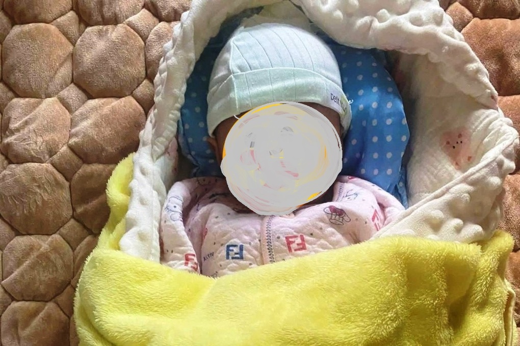 Người mẹ một lần lỡ dại bỏ rơi bé gái 3 tháng vì không đủ khả năng nuôi - 1