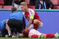 Simon Kjaer hành động kịp thời để cứu sống Christian Eriksen