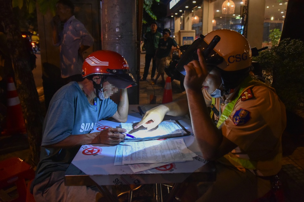 Tài xế uống 4 lon bia: CSGT phạt 7 triệu đồng tôi lấy gì đóng - 3