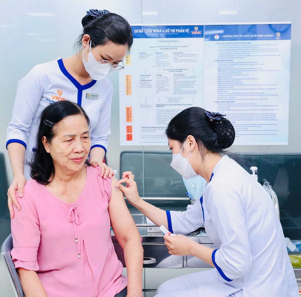 Nếu không có vaccine, chúng ta chỉ đi theo đuôi sốt xuất huyết - 4 Nếu không có vaccine, chúng ta chỉ đi theo đuôi sốt xuất huyết - 4
