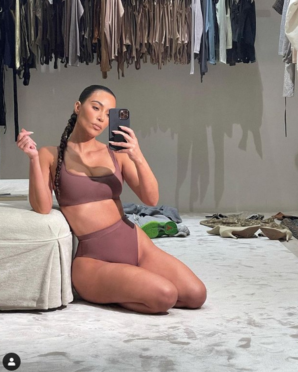 Kim Kardashian không còn đeo nhẫn cưới - 1 Kim Kardashian không còn đeo nhẫn cưới - 1