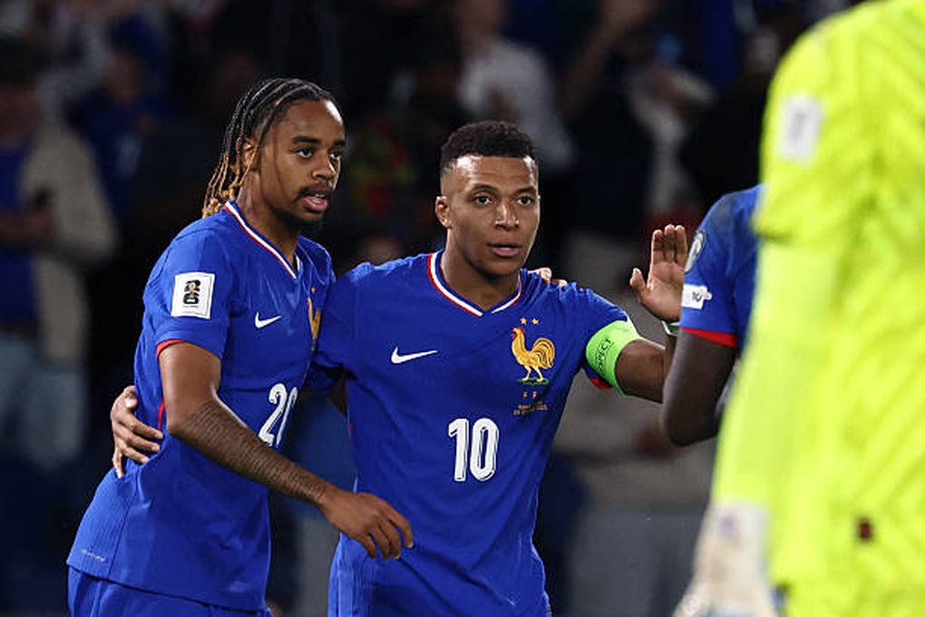 Ronaldo tỏa sáng cùng Bồ Đào Nha, tuyển Anh và Pháp giành 3 điểm - 7 Ronaldo tỏa sáng cùng Bồ Đào Nha, tuyển Anh và Pháp giành 3 điểm - 7