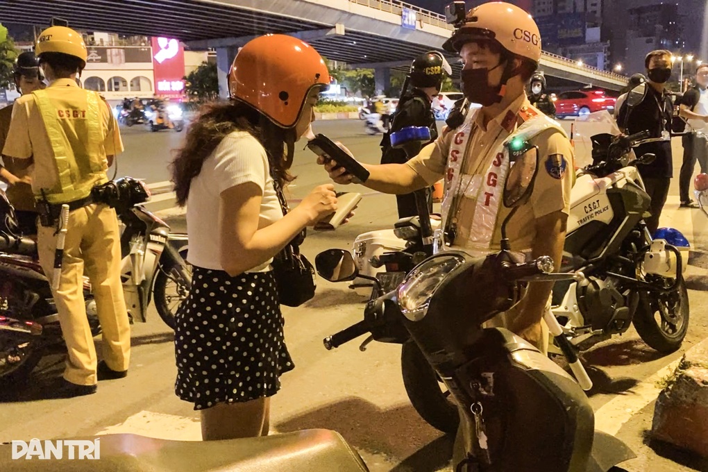 Tài xế vi phạm nồng độ cồn vượt mức kịch khung nói do ăn vải - 3 Tài xế vi phạm nồng độ cồn vượt mức kịch khung nói do ăn vải - 3