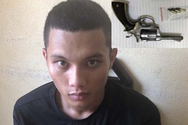 Bắt giữ nam thanh niên mang trong người khẩu súng col lắp sẵn 3 viên đạn