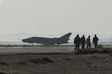 Căn cứ không quân lớn nhất của Syria bị tấn công bằng tên lửa