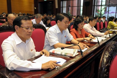 Cộng cả số biểu quyết hộ, mỗi lần bấm nút vẫn thiếu… 60 đại biểu