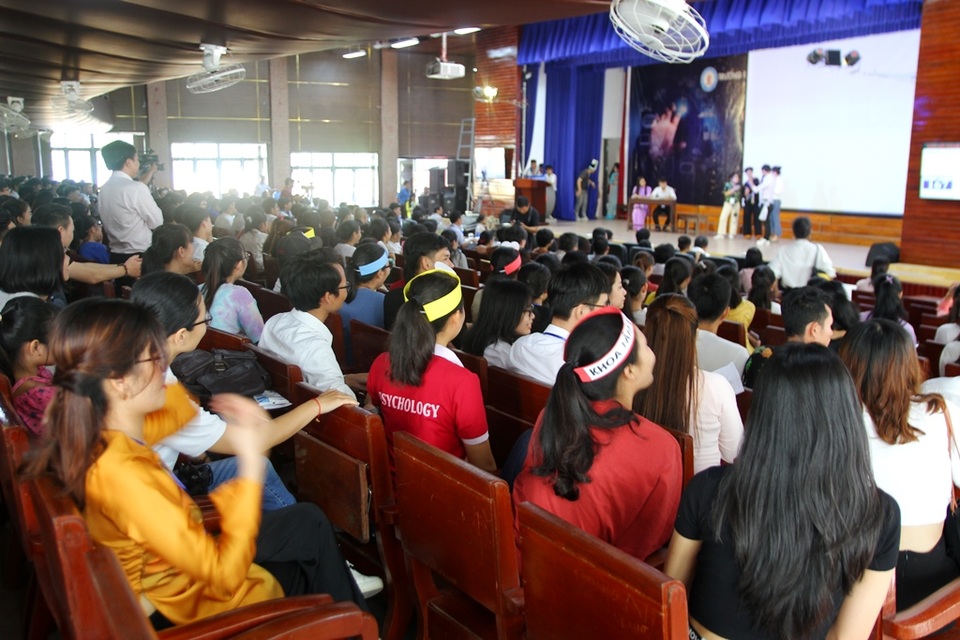 Cây phượng bật gốc đè học sinh tử vong vào phần thi nghiệp vụ sư phạm - 5 Cây phượng bật gốc đè học sinh tử vong vào phần thi nghiệp vụ sư phạm - 5