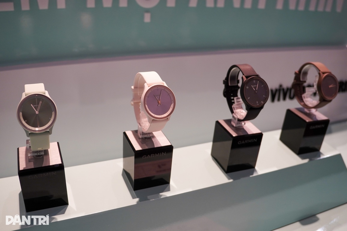 Smartwatch có màn hình cảm ứng kết hợp kim analog cổ điển - 1 Smartwatch có màn hình cảm ứng kết hợp kim analog cổ điển - 1