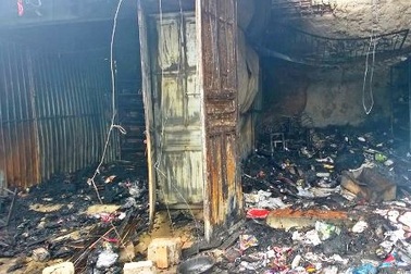 Chợ phát hỏa trong đêm, nhiều ki ốt bị thiêu rụi