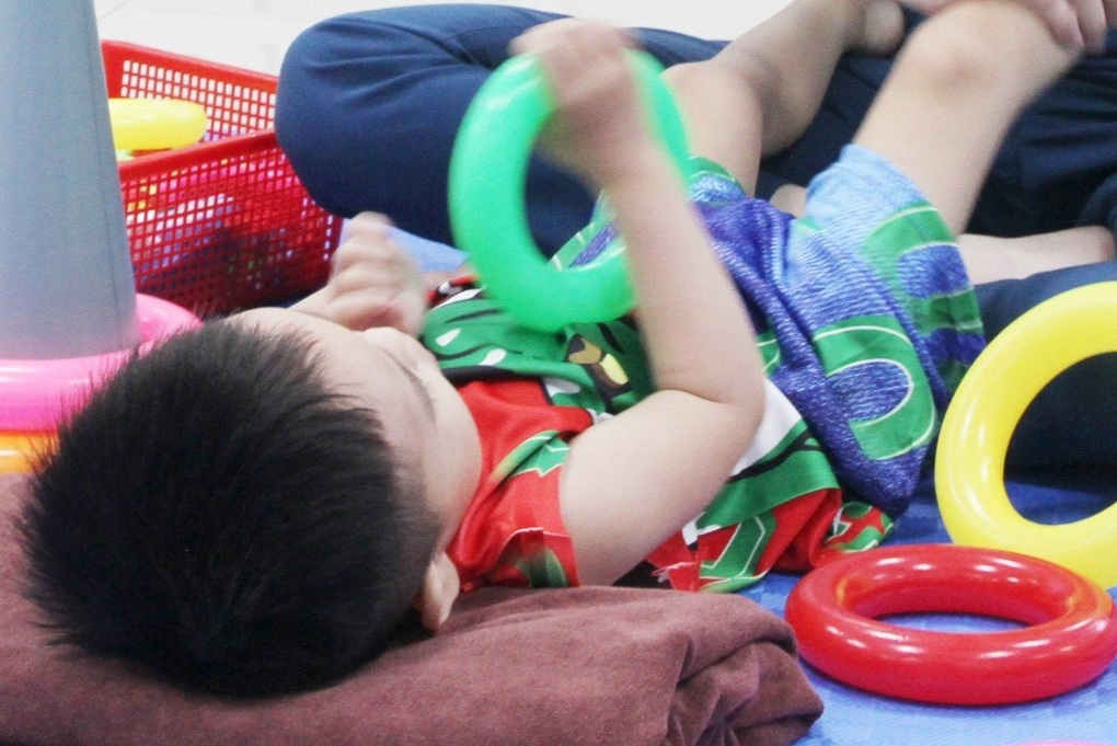 Bé trai 3 tuổi bị xuất huyết nội sọ, không nói được do ngạt nước - 1 Bé trai 3 tuổi bị xuất huyết nội sọ, không nói được do ngạt nước - 1