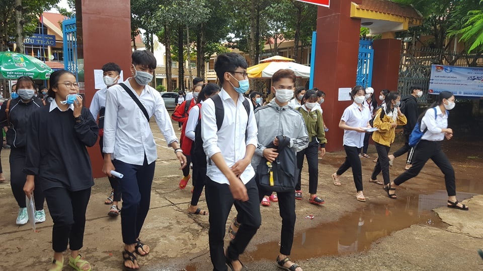 Đề Toán thi tốt nghiệp THPT: Vừa sức thí sinh nhưng để điểm 10 không dễ - 16 Đề Toán thi tốt nghiệp THPT: Vừa sức thí sinh nhưng để điểm 10 không dễ - 16