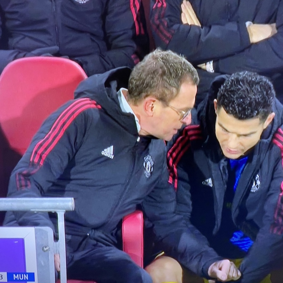 Trong cơn giận dữ, C.Ronaldo nói gì với HLV Rangnick? - 2 Trong cơn giận dữ, C.Ronaldo nói gì với HLV Rangnick? - 2