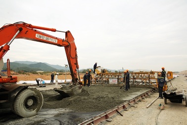 Đẩy nhanh tiến độ các dự án trọng điểm tại Vân Đồn