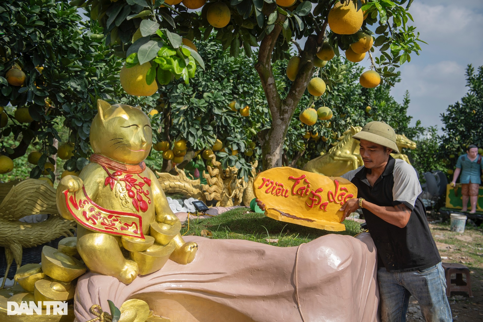 Tạo hình ô tô, tàu thuyền như thật làm chậu cây cảnh đón xuân - 9 Tạo hình ô tô, tàu thuyền như thật làm chậu cây cảnh đón xuân - 9
