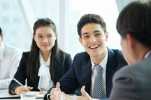 Vào nghề bán bảo hiểm, nhân viên mới... mất bạn cũ