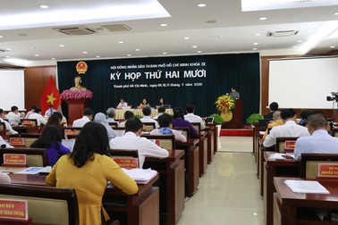 TPHCM: Người dân liên tục bị loa karaoke kéo "tra tấn"