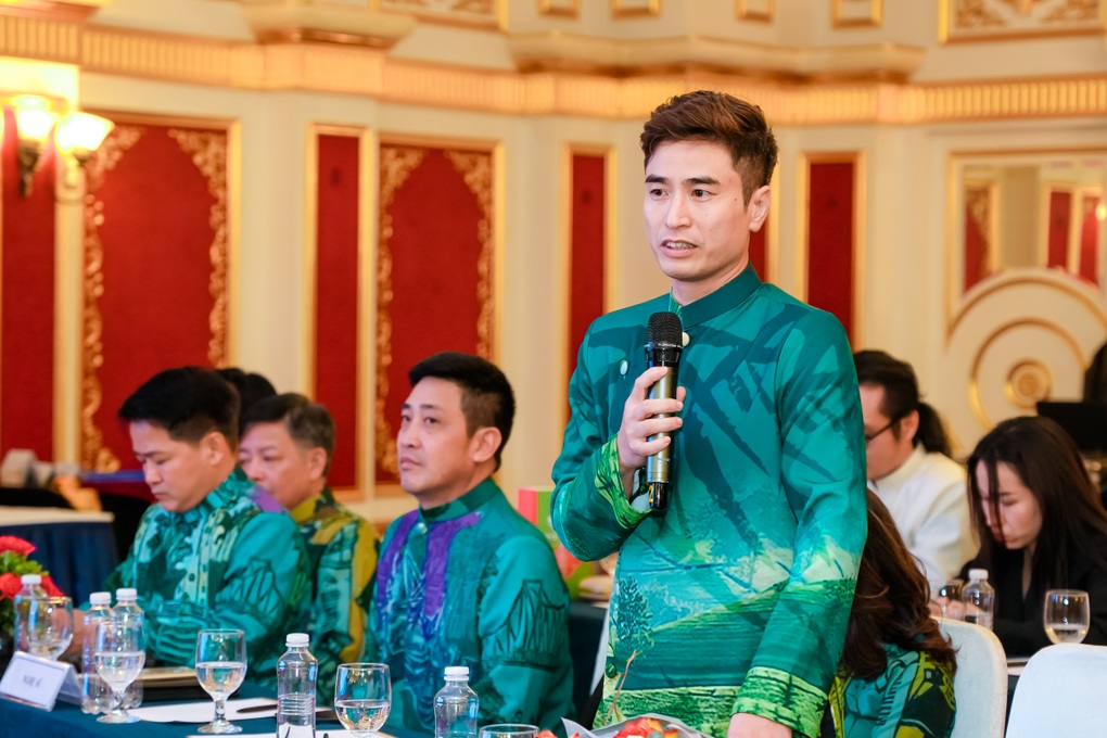 Lễ ký kết hợp tác sản xuất phim Chạm vào hạnh phúc phần 3 - 2 Lễ ký kết hợp tác sản xuất phim Chạm vào hạnh phúc phần 3 - 2