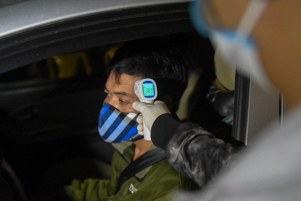 Trắng đêm đo thân nhiệt tại cửa ngõ Phú Thọ tiếp giáp Hà Nội - 6 Trắng đêm đo thân nhiệt tại cửa ngõ Phú Thọ tiếp giáp Hà Nội - 6