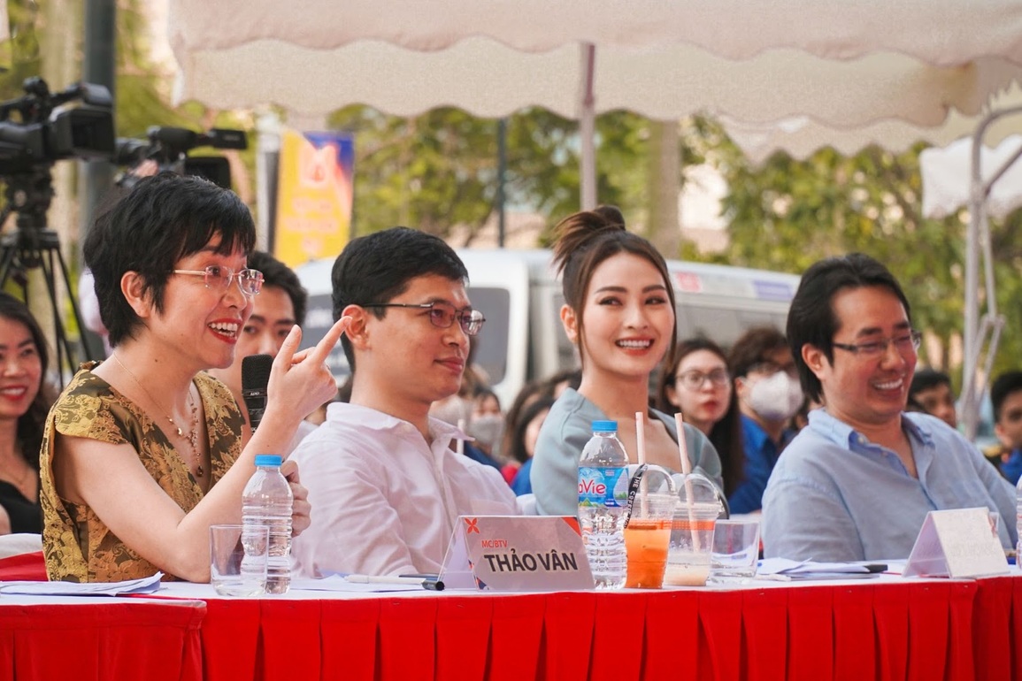 Nữ sinh Báo chí vô địch cuộc thi sinh viên dẫn chương trình - 5 Nữ sinh Báo chí vô địch cuộc thi sinh viên dẫn chương trình - 5