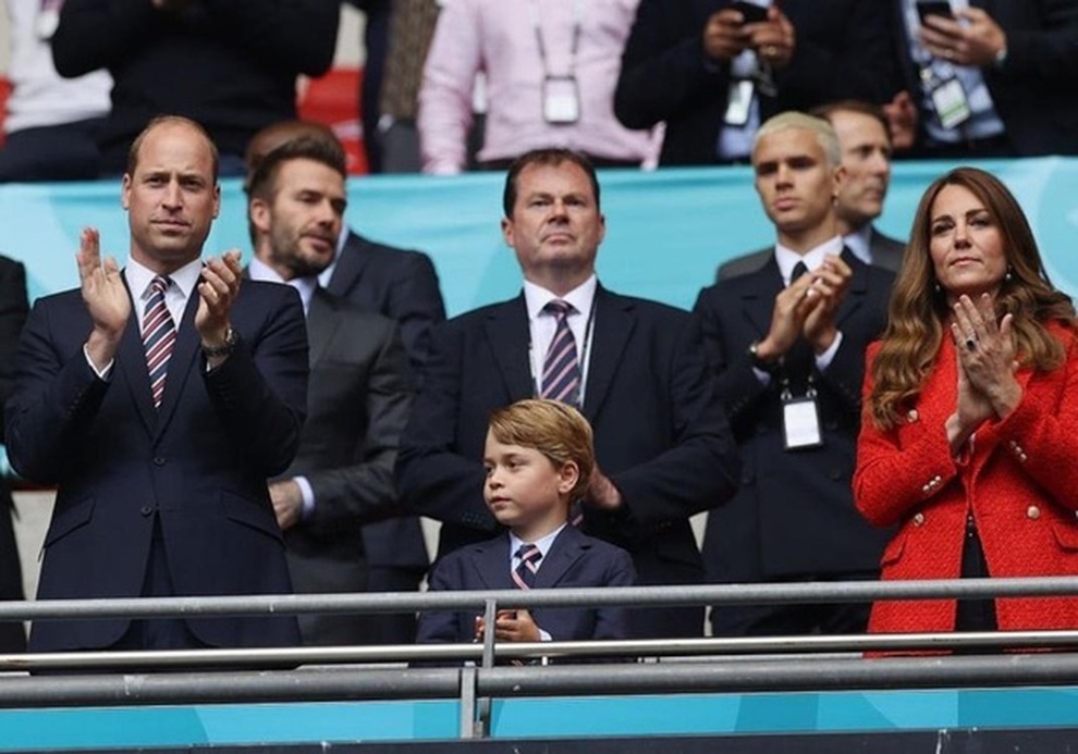 David Beckham đẹp trai nổi bật khi đi xem Euro 2020 - 9 David Beckham đẹp trai nổi bật khi đi xem Euro 2020 - 9