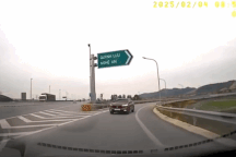 Đi ngược chiều trên cao tốc, nữ tài xế bị phạt 19 triệu đồng