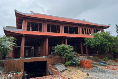 Cưỡng chế công trình trái phép của đại gia ô tô