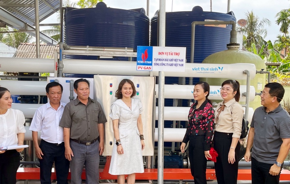 PV GAS trao tặng thêm 2 hệ thống lọc nước ngọt tại Bến Tre - 2 PV GAS trao tặng thêm 2 hệ thống lọc nước ngọt tại Bến Tre - 2