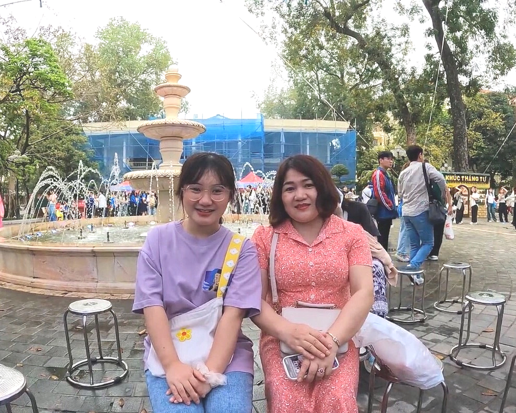 Đông đảo bạn trẻ đến ngày hội tư vấn của Học viện Báo chí và Tuyên truyền - 2 Đông đảo bạn trẻ đến ngày hội tư vấn của Học viện Báo chí và Tuyên truyền - 2