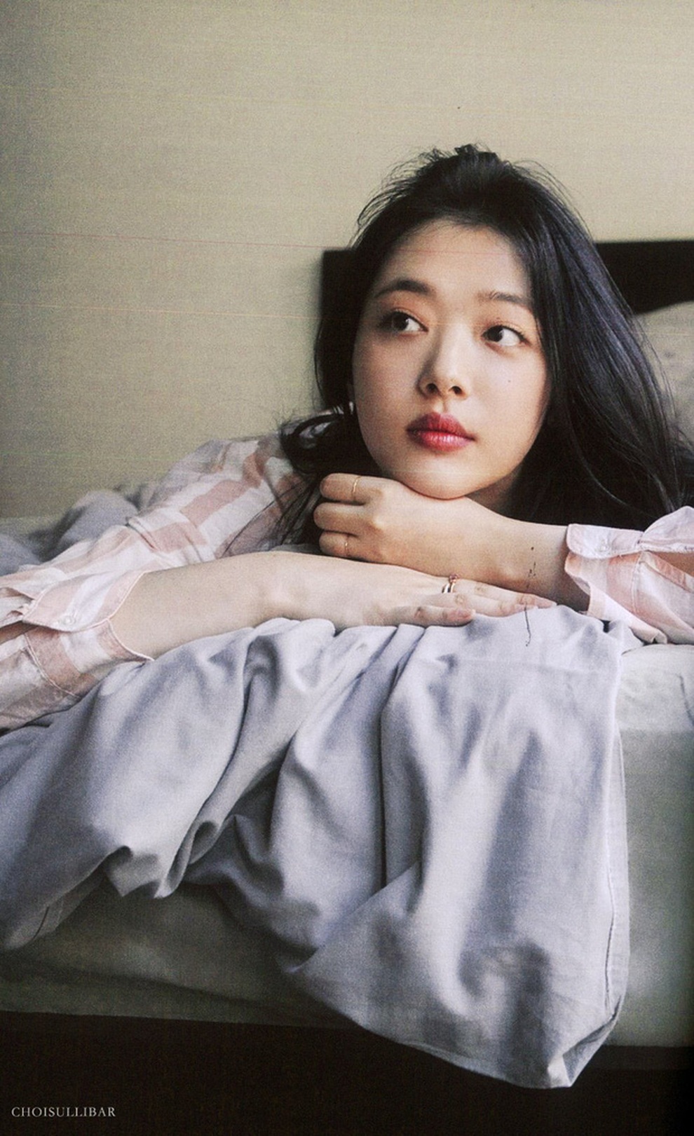 2 năm ngày mất của Sulli: Tưởng nhớ cố nghệ sĩ với bộ ảnh yêu bản thân - 9 2 năm ngày mất của Sulli: Tưởng nhớ cố nghệ sĩ với bộ ảnh yêu bản thân - 9