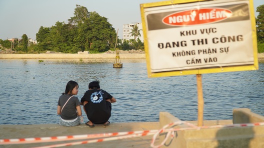"Bãi biển” ở Gò Vấp được rào chắn, dựng biển cảnh báo