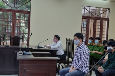 Nước mắt trong phiên tòa xử cha dượng bạo hành