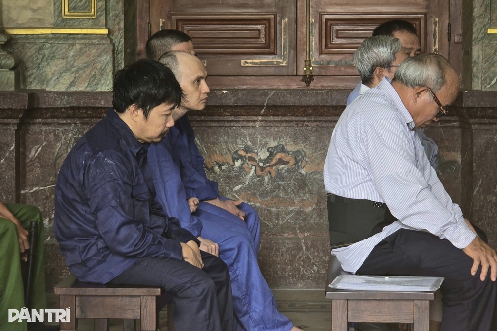 Nhóm nhân viên ngân hàng giúp doanh nghiệp chiếm đoạt hàng trăm tỷ đồng - 2 Nhóm nhân viên ngân hàng giúp doanh nghiệp chiếm đoạt hàng trăm tỷ đồng - 2