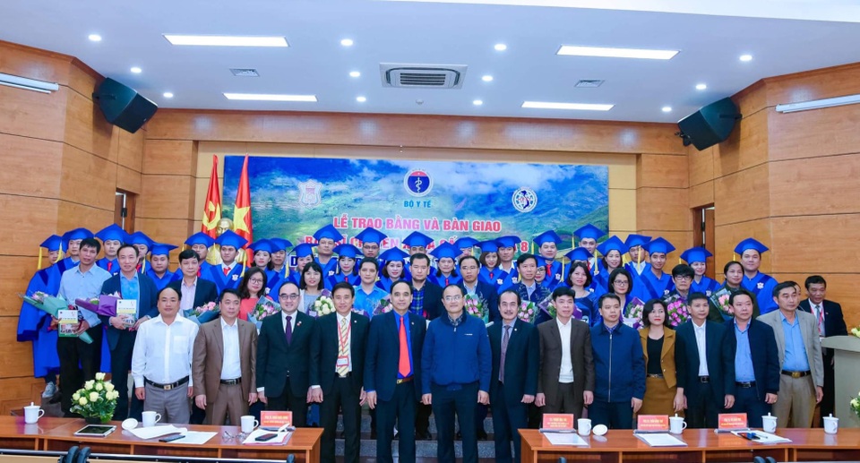 Thêm 28 bác sĩ trẻ thuộc 9 chuyên ngành nóng được giao về huyện nghèo - 1 Thêm 28 bác sĩ trẻ thuộc 9 chuyên ngành nóng được giao về huyện nghèo - 1