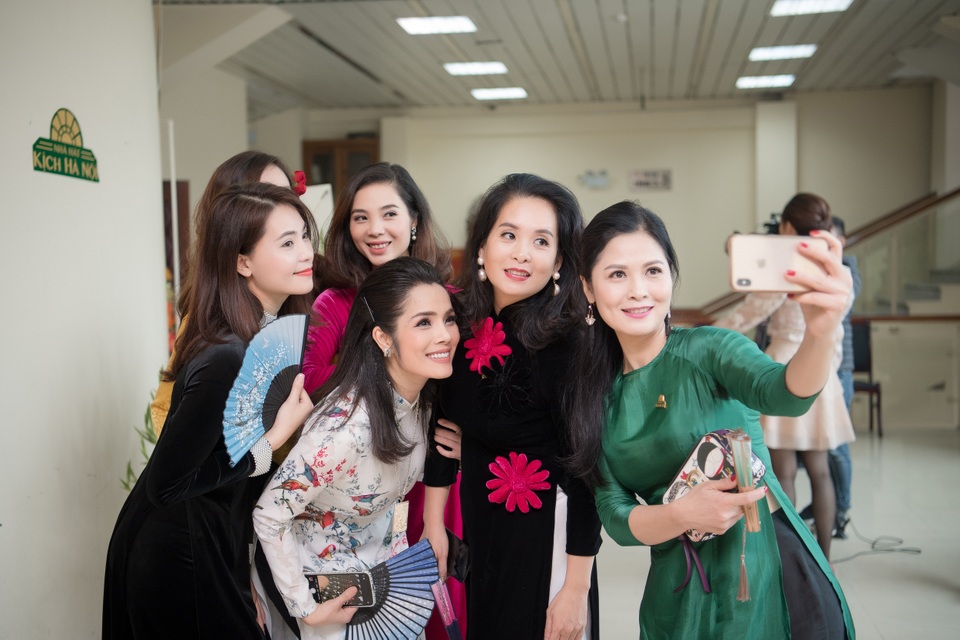 Dàn “Táo Quân” hội ngộ các thế hệ vàng của làng sân khấu Hà Nội - 22 Dàn “Táo Quân” hội ngộ các thế hệ vàng của làng sân khấu Hà Nội - 22