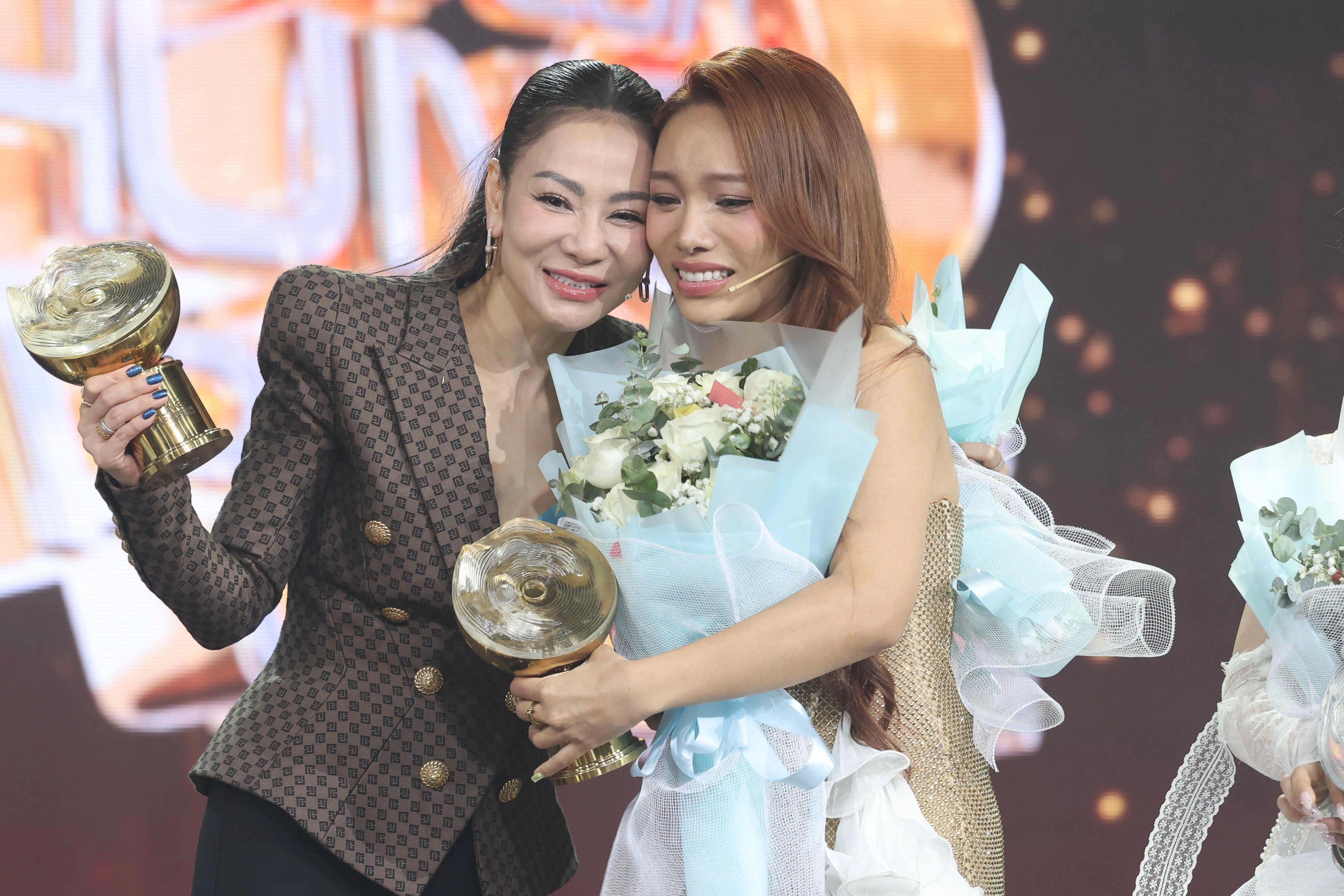 Thu Minh předběhl Thanh Lama a byl korunován titulem Naše píseň - 1 Thu Minh vượt qua Thanh Lam, đăng quang Bài hát của chúng ta - 1