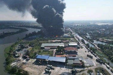 Cháy lớn xưởng nhựa ở Hải Phòng