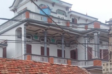 Gã “giang hồ” cầm dao truy sát cả nhà anh trai rồi nhảy lầu tự tử