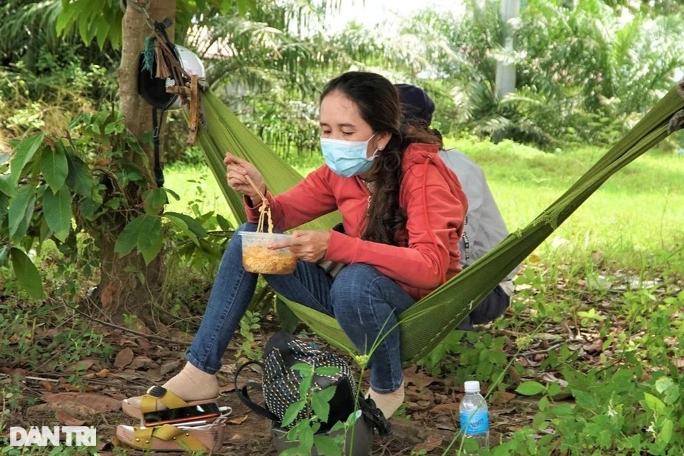 Chuyến hồi hương bão táp của lao động miền Tây: Quên Sài Gòn rồi! - 4 Chuyến hồi hương bão táp của lao động miền Tây: Quên Sài Gòn rồi! - 4