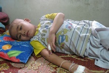 “Bố về nhanh với anh nhé, con cũng đau lắm”