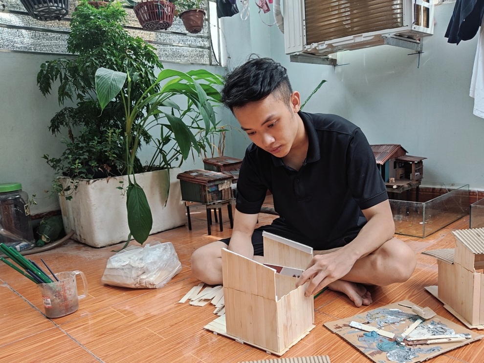 Chàng trai tái hiện cảnh sông nước miền Tây từ que kem, bìa carton - 4 Chàng trai tái hiện cảnh sông nước miền Tây từ que kem, bìa carton - 4