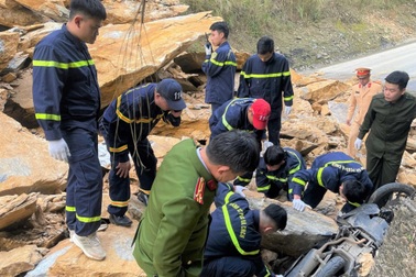 Hiện trường vụ sạt lở quốc lộ 6 vùi lấp 3 người tử vong, 2 người bị thương