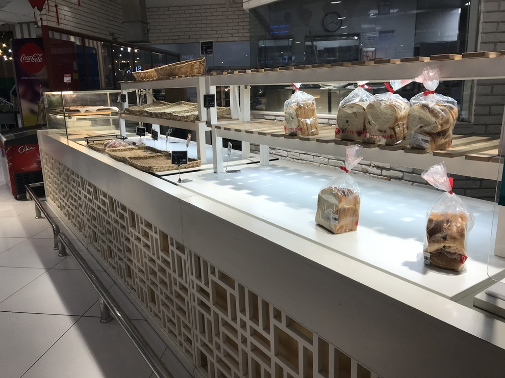 Chưa tới 21h, quầy rau, thịt tại một số siêu thị Hà Nội đã hết hàng - 2 Chưa tới 21h, quầy rau, thịt tại một số siêu thị Hà Nội đã hết hàng - 2